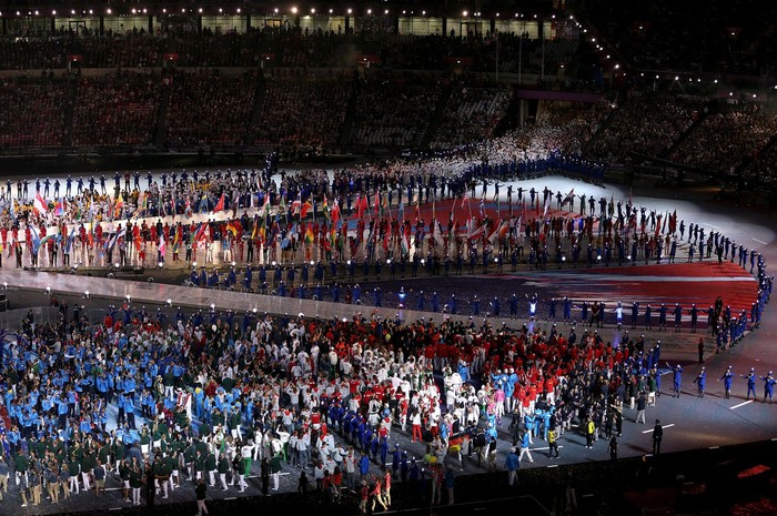 Lễ tiễn cờ các nước tham gia Olympic 2012.